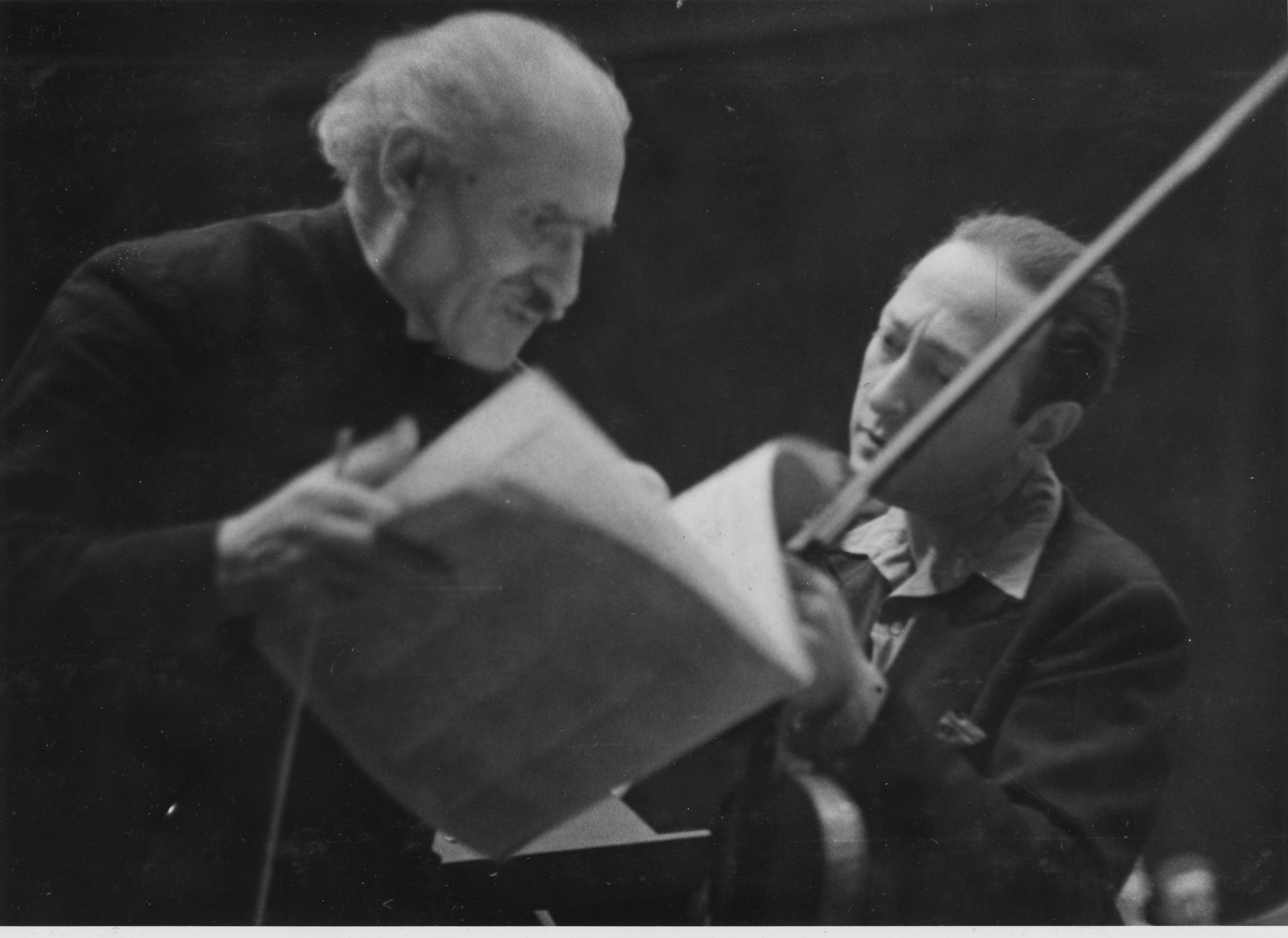 Jascha Heifetz (right) rehearses with Arturo Toscanini (left), circa 1950. Credit: Library of Congress