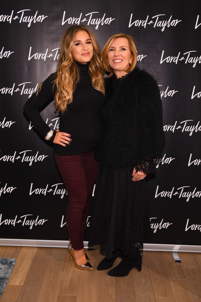 Lord &amp; Taylor Unveils 2017 Holiday Windows With Performance By Jessie James Decker